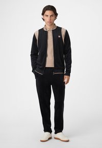 Fila ADRIANO REGULAR TRACK - Bomberjacka - black/taupe gray
