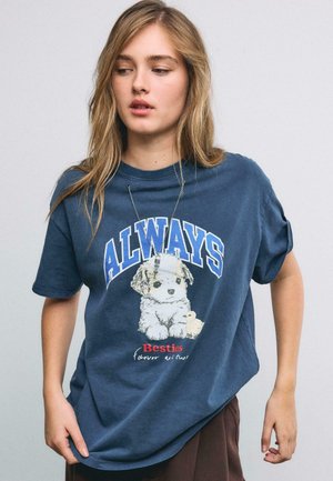 - T-shirt z nadrukiem