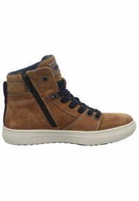 Hochwertige braune Wildleder-Sneaker mit strukturierter Oberfläche, blauen Schnürsenkeln, seitlichem Reißverschluss und weißer Gummisohle. Mit kontrastierenden Steppnähten.