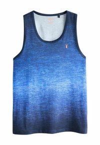 Sinine gradient-tank top, mis on valmistatud pehmest kangast, ümarate kaelustega ja väikese oranži broderi logoga. Tavaline lõige, ilma mustriteta.