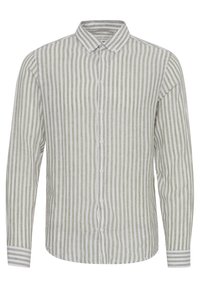 Camisa de lino de manga larga con franjas verticales alternas en blanco y gris claro. Cuenta con un cuello abotonado y puños.