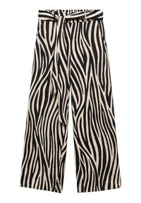 Pantalon à jambes larges en tissu beige orné d'un motif rayé zèbre noir, avec une ceinture à la taille et une texture lisse.