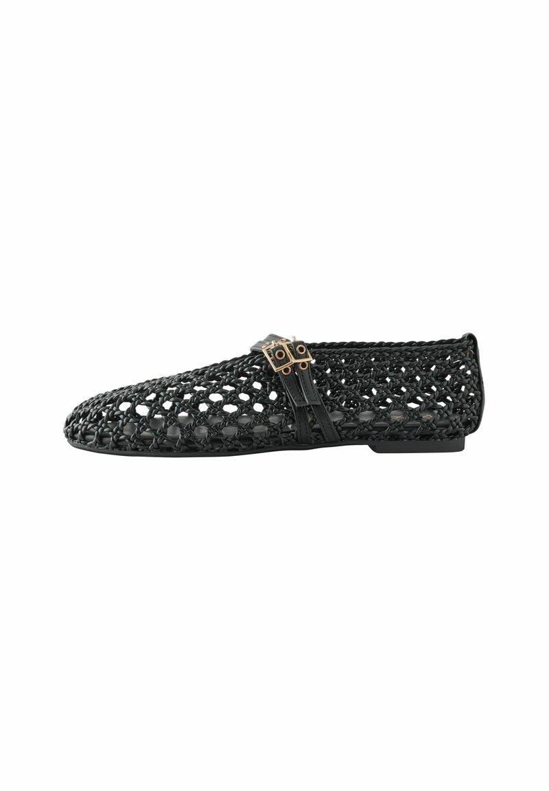Schwarze gewebte Ballerinas mit leichtem Design, ausgestattet mit einem strukturierten Material und zwei goldenen Schnallenakzenten an der Seite.