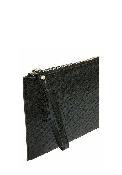 Borsa da pochette nera in pelle con motivo textured, chiusura con zip e una tracolla. Presenta accessori in tonalità argento e una forma rettangolare elegante.