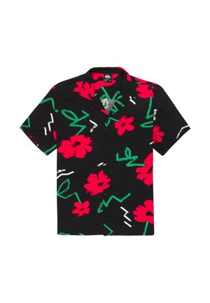 Chemise noire à manches courtes avec motifs floraux rouges, accents abstraits verts et blancs, fermeture par boutons et col.