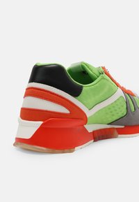 Scotch & Soda VIVEX - Trainers - green/multi