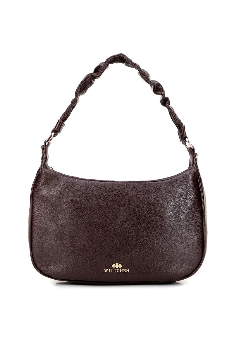 Borsa a spalla in pelle marrone con una finitura testurizzata, tracolla arrotolata, accessori in metallo dorato e logo sul davanti.