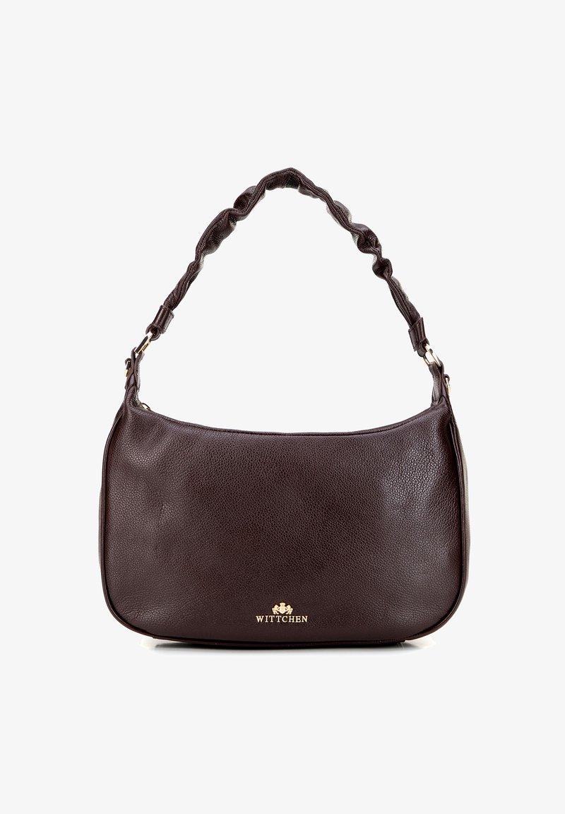 Borsa a spalla in pelle marrone con una finitura testurizzata, tracolla arrotolata, accessori in metallo dorato e logo sul davanti.