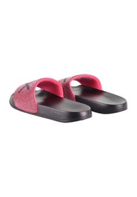 Infradito rosa e neri con cinturini in tessuto testurizzato e una suola in gomma liscia. Il design open-toe presenta due cinturini ampi e curvi.
