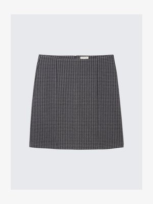 Siva in črna karo A-linijska krila z zadrgo na hrbtni strani in majhnim oznako blagovne znamke blizu pasu.