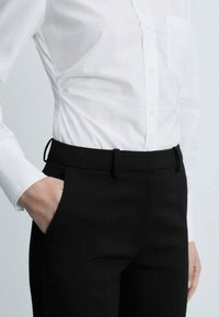 Mango Hlače - black