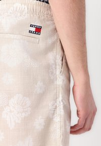 Tommy Jeans TJM SLUB BEACH SHORT - Shorts - newsprint