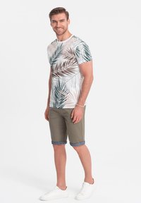 Ombre Shorts - olive