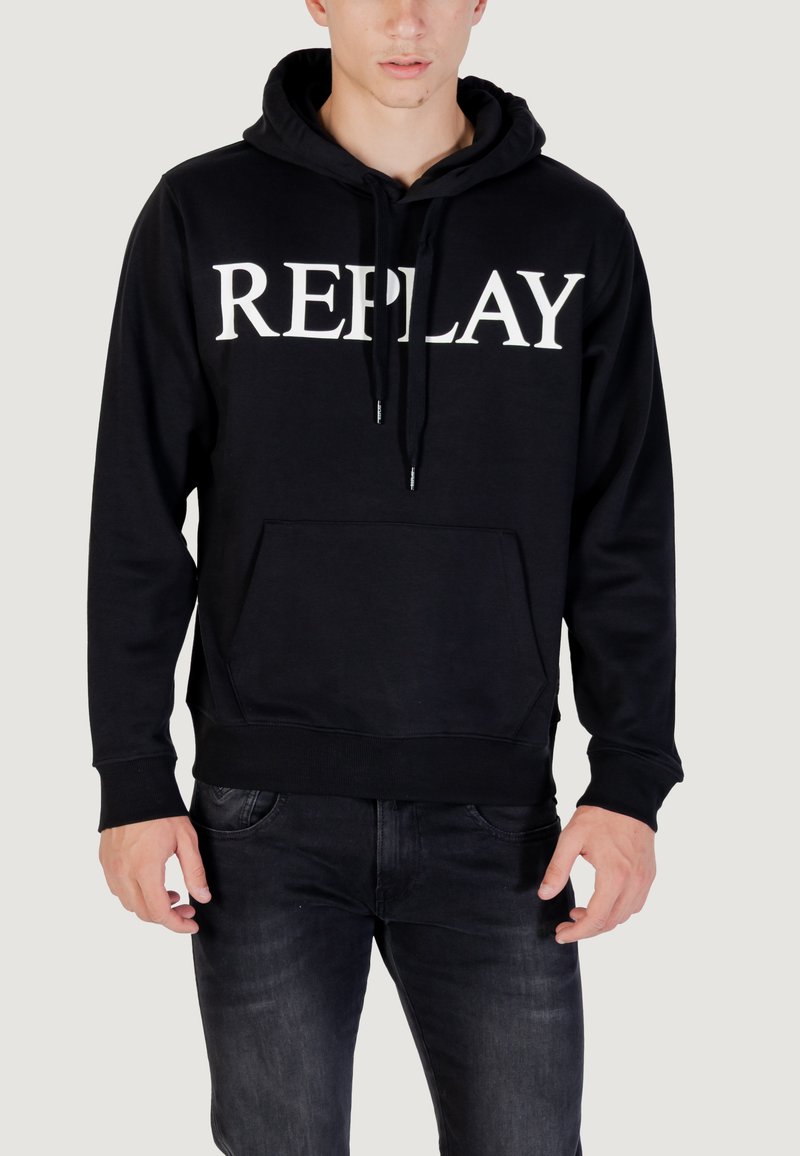 Sudadera negra con logo blanco "REPLAY", capucha con cordón, bolsillo frontal, mangas largas y puños y dobladillo de canalé.