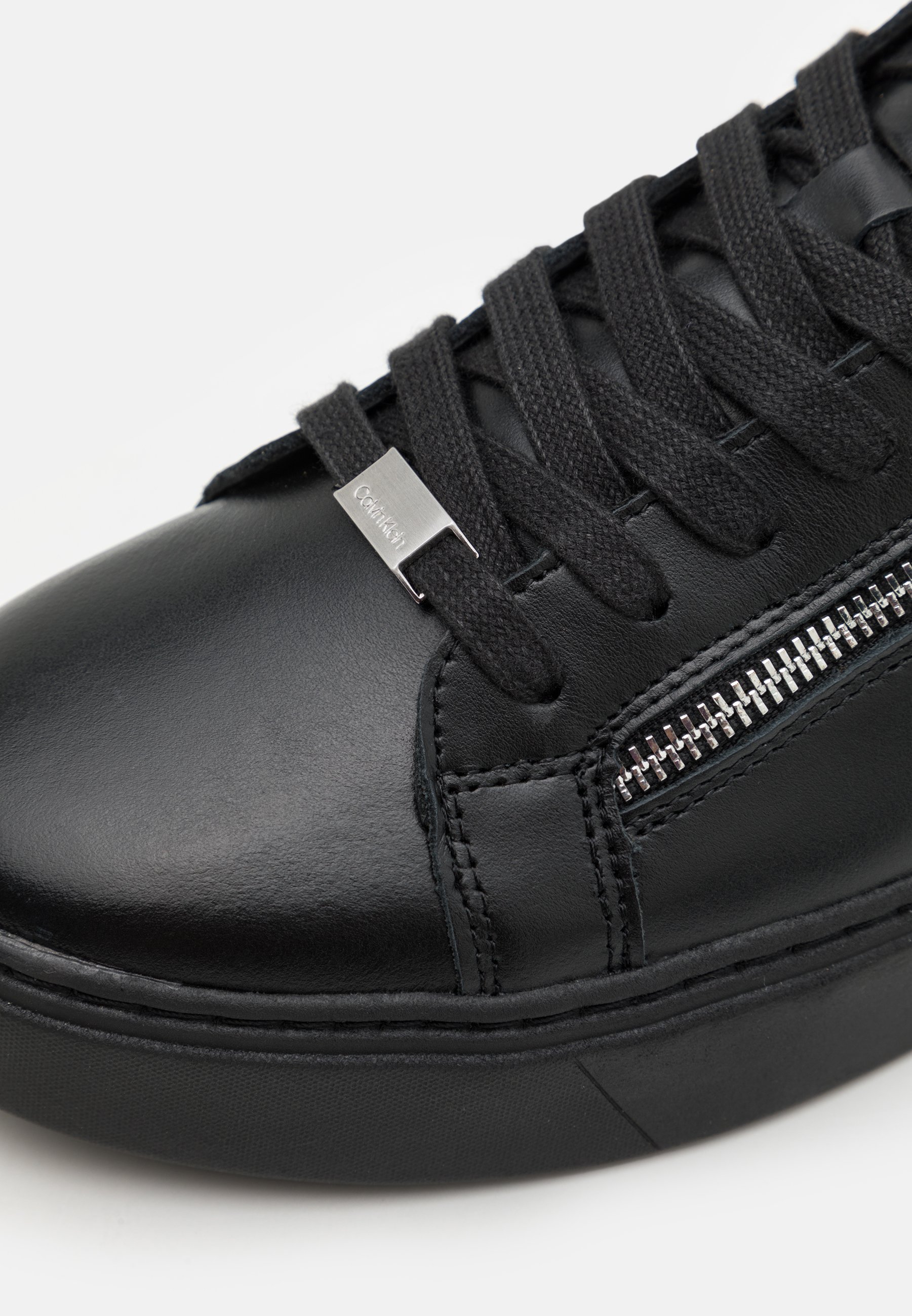 black zip up trainers
