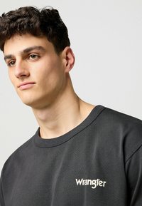 Wrangler Camiseta estampada - faded_black