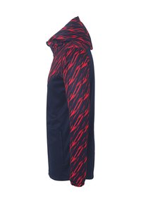 Hættejakke med en marineblå krop og røde zigzag-mønstrede ærmer. Har en glat tekstur og sidelommer til opbevaring.