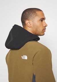 The North Face - HOODIE - Kurtka Softshell - military olive/asphalt grey/black - 4