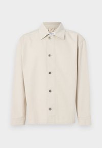 Lys beige jakke med krave, frontlynlås og lange ærmer. Fremstillet af et struktureret stof med et afslappet design.