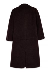 Ilgas, tamsiai rudas paltas, pagamintas iš tekstūruoto audinio. Yra išpjautas apykaklė, ilgos rankovės ir sagos akcentai ant rankovių. Matomas nugaros vėdinimo detalė.