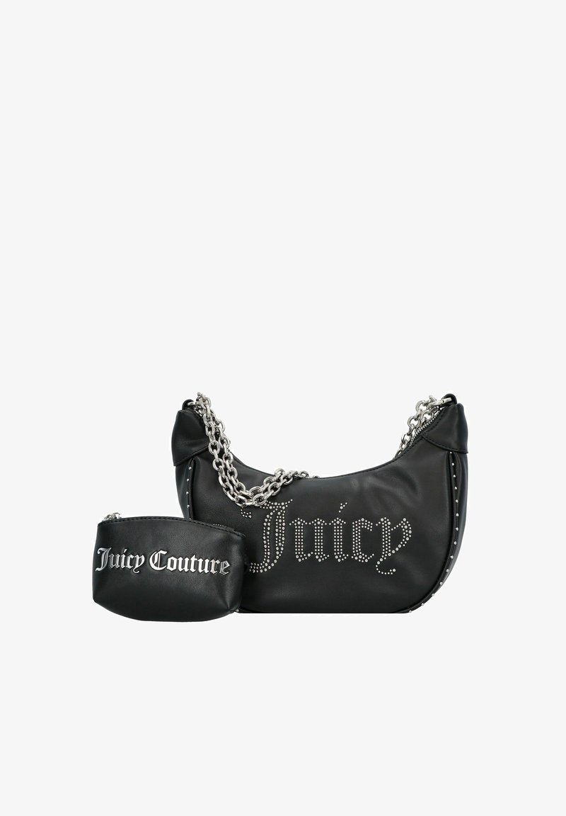 Bolso de cuero negro con correa de cadena plateada, con detalle de logotipo de strass. Incluye un pouch más pequeño a juego con el texto "Juicy Couture".