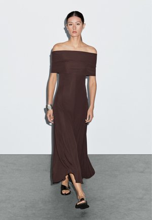 Massimo Dutti LONG STRAPLESS - Etuikleid - dark brown