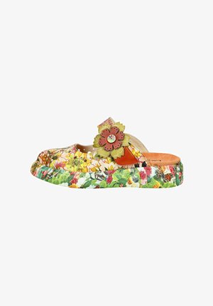Scarpa slip-on con motivo floreale, dotata di una tomaia colorata e texture, caratterizzata da un accento decorativo a forma di fiore e da un sottopiede imbottito.