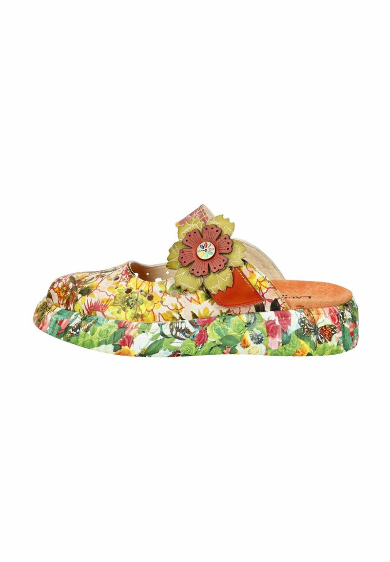 Chaussure à enfiler à motif floral avec une tige colorée et texturée, dotée d'une décoration en forme de fleur et d'une semelle intérieure rembourrée.