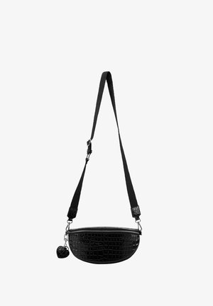 Schwarze Kunstledertasche im Kreuzschlangen-Look mit geschwungener Form, Reißverschluss und abnehmbarem schwarzen Träger. Mit einem kleinen herzförmigen Anhänger.