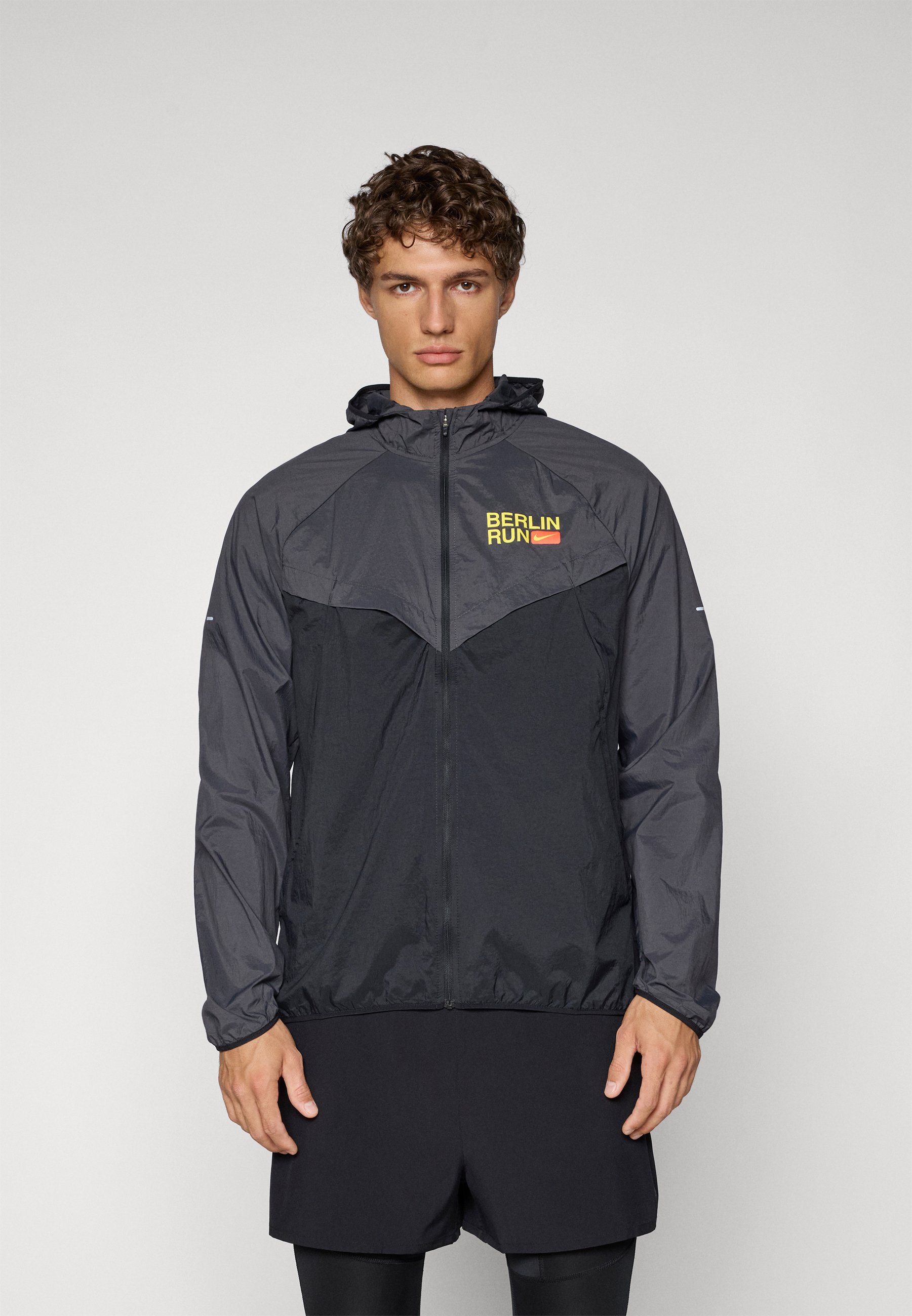 Nike Performance CITY STRIDE JACKET - Windbreaker - black