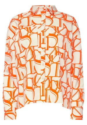 Witte knoopsluiting overhemd met een volledig oranje geometrisch patroon, lange mouwen en een klassieke kraag. Zachte stof met een gladde textuur.
