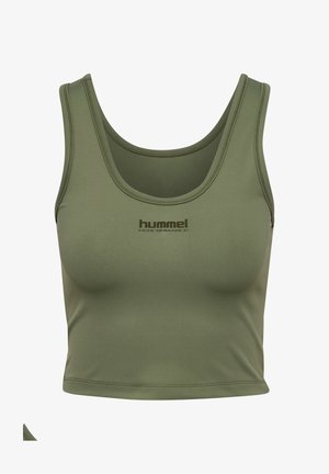 Olivgroen sport crop top gemaakt van rekbaar materiaal, met een ronde halslijn en een logo in een donkerdere tint aan de voorkant.