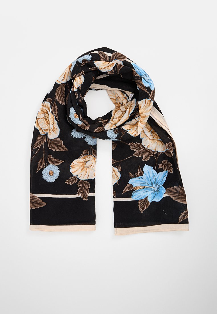 Bufanda negra con patrones florales en beige y azul, con una textura suave y bordes en crema que contrastan a lo largo de los bordes.