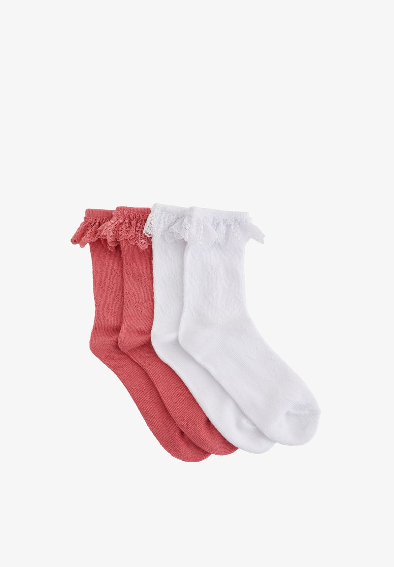 Tre par ankelstrumpor: en ljusrosa, en mörkrosa och en vit, alla med spetskant högst upp och en strukturerad mönstring.