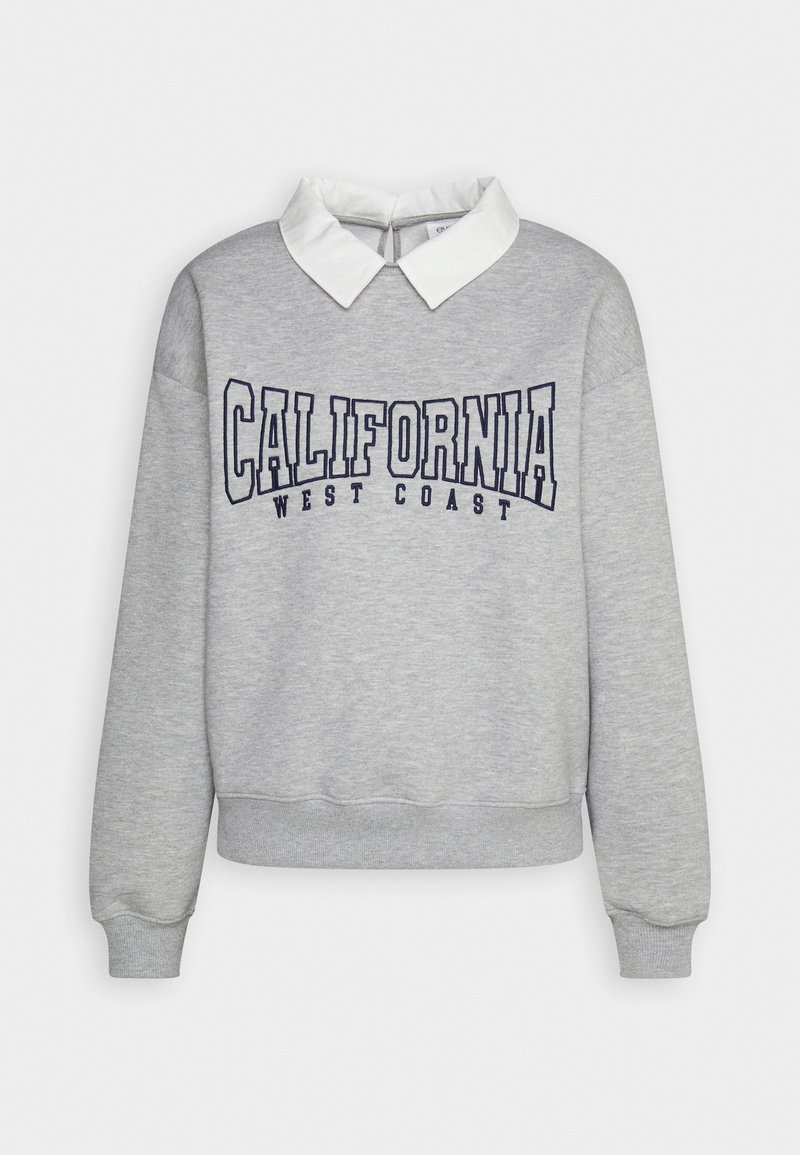 Sweatshirt gris avec un col blanc, arborant le texte « CALIFORNIA » et « WEST COAST » en bleu marine sur le devant. Poignets et ourlet côtelés.