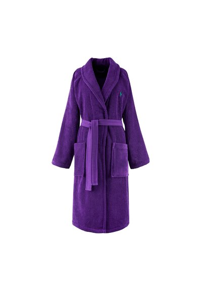 Peignoir en velours violet avec des manches longues, un col châle, une ceinture à nouer et deux poches avant. Texture douce et couleur unie.