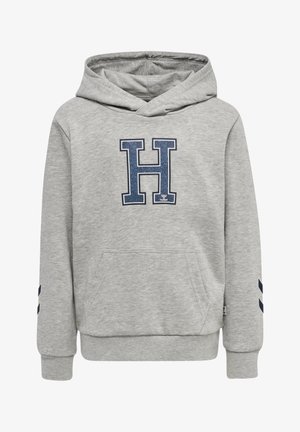 Felpa grigia con un grande logo navy "H" sul petto, una tasca frontale e strisce di accento navy sulle maniche. Tessuto morbido.
