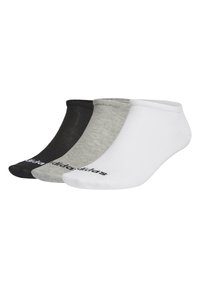 Drei Paar Knöchelsocken in Schwarz, Grau und Weiß, mit verstärkten Bündchen und einem Logo am unteren Rand jedes Paares.