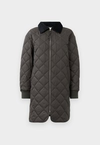 Gevoerde donkergrijze jas met een zwarte kraag, ribgebreide manchetten en een ritssluiting aan de voorkant, met een ruitpatroon en een middellange lengte.