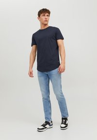 Jack & Jones JJENOA TEE CREW NECK - T-shirt basic - navy blazer