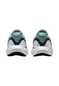 Sneakers con una parte superiore in rete turchese e nera, una suola intermedia bianca e una suola esterna nera testurizzata. Presenta una linguetta sul tallone per indossarli facilmente.
