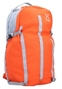 Oranger Rucksack mit grauen Trägern und Akzenten, der über eine glatte Stofftextur, eine abgerundete Form und einen oberen Traggriff verfügt.