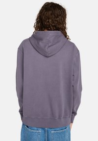 Kapuzensweatshirt aus weichem, strukturiertem grauem Stoff; mit gerippten Bündchen und Saum, in entspannter Passform und einfachem Design.