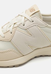New Balance 327 - Zapatillas de entrenamiento - beige