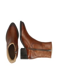 Bottes en cuir marron à talon, avec un bout pointu, une fermeture éclair sur le côté et un talon empilé. Fini texturé et doublure intérieure lisse.