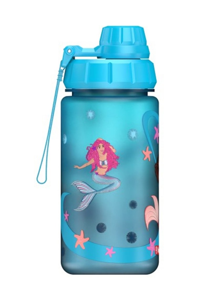 Blaue Plastikflasche mit einem Klappdeckel, versehen mit Meerjungfrauen-Grafiken und Seestern-Motiven. Glatte Oberfläche, zylindrische Form.