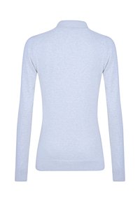 Jasnoszary sweter z długim rękawem, kołnierzem, dopasowanym krojem oraz ściągaczami na mankietach i dole. Gładka faktura z minimalnymi detalami. Widok z tyłu.