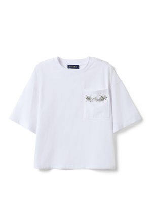 Weißes Kurzarm-T-Shirt mit Brusttasche, verziert mit kleinen silbernen Perlen, Rundhalsausschnitt und lockerem Schnitt.