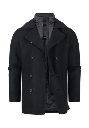 Cappotto nero doppiopetto con esterno in lana, fodera interna trapuntata, rever a scialle e grandi bottoni. Include tasche laterali.
