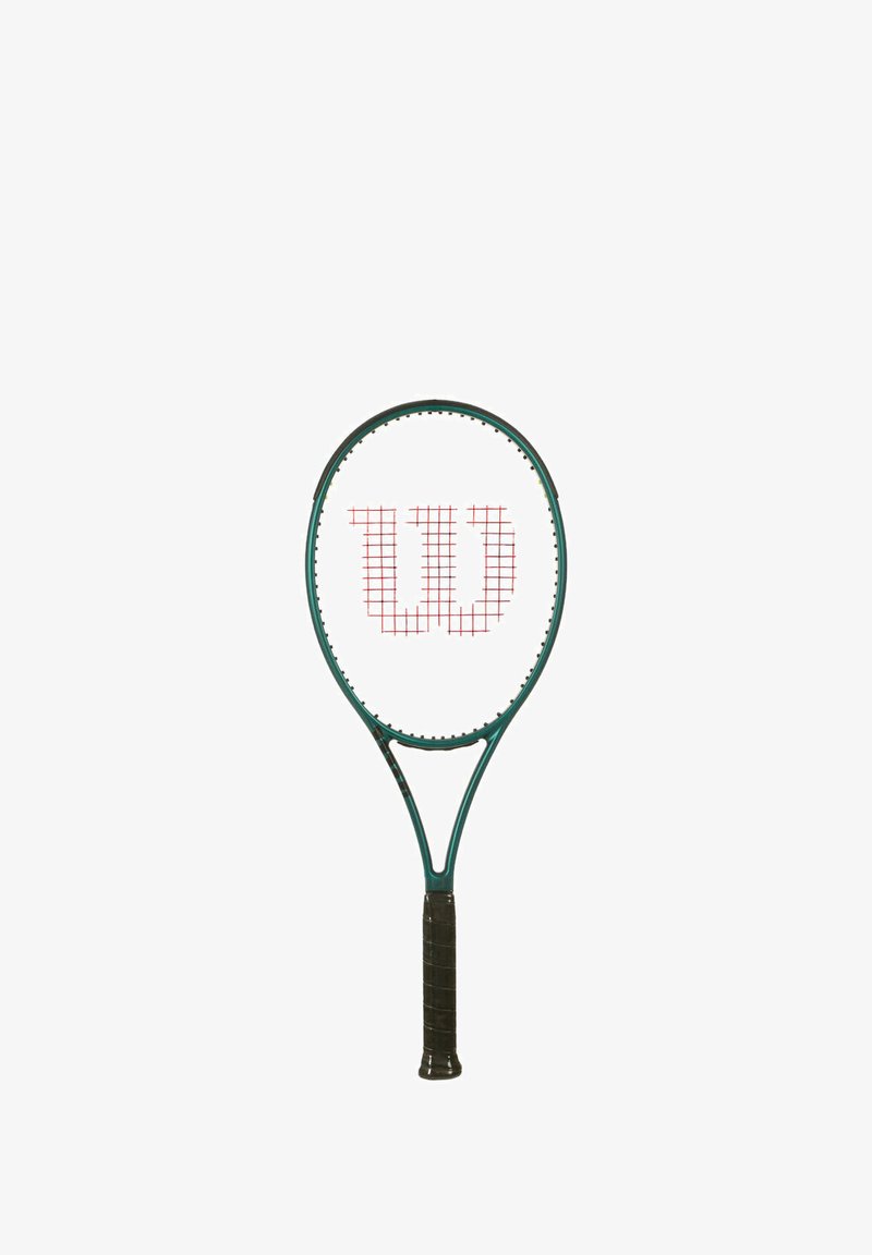 Groene tennisracket met een ronde kop, gestructureerde zwarte grip en een rode "W"-logo met een gridpatroon op de snaren.